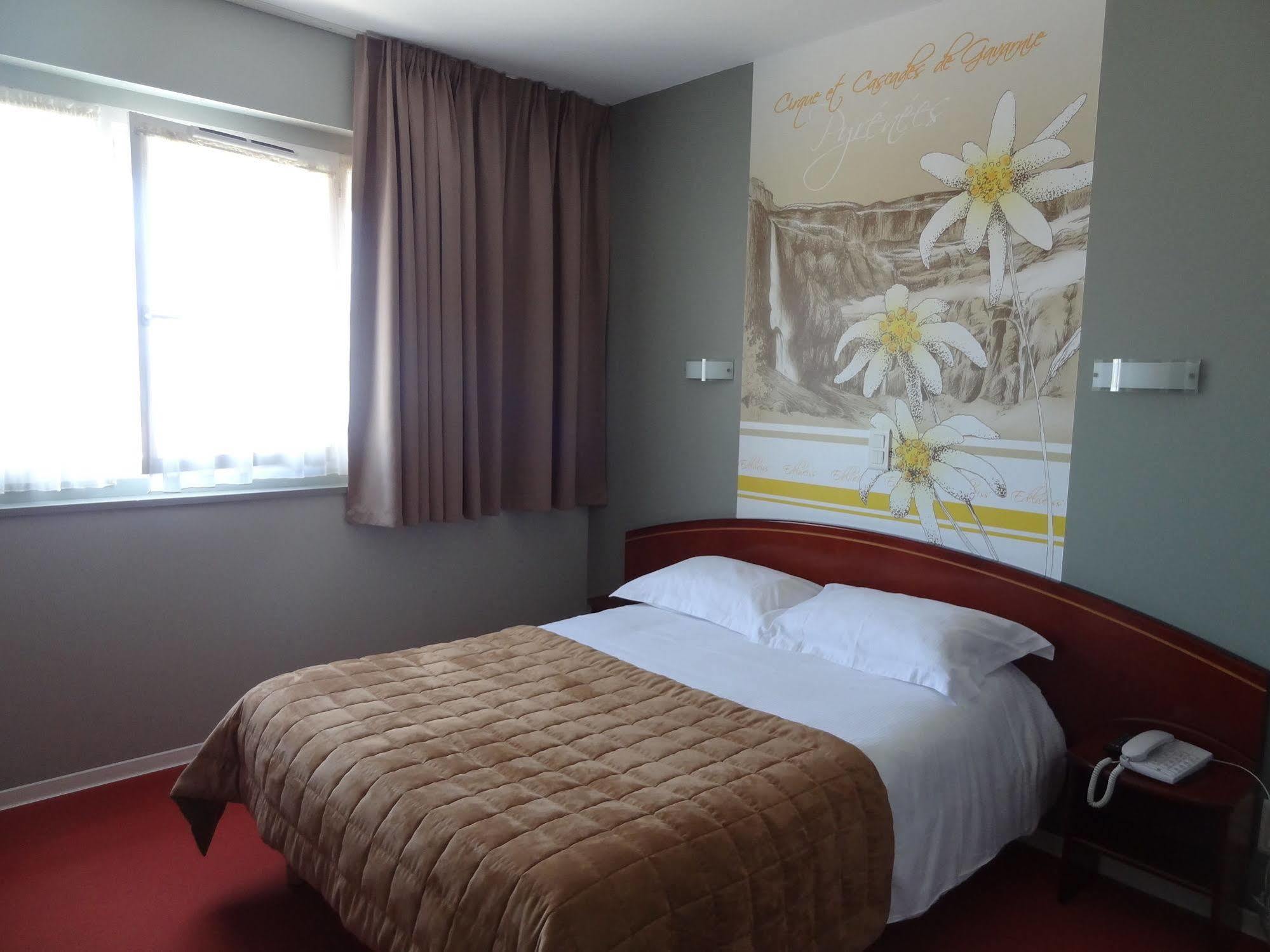 Cit'Hotel De La Marne Tarbes Buitenkant foto