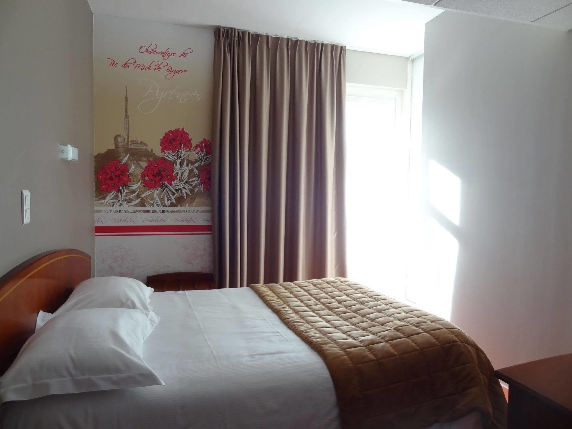 Cit'Hotel De La Marne Tarbes Buitenkant foto