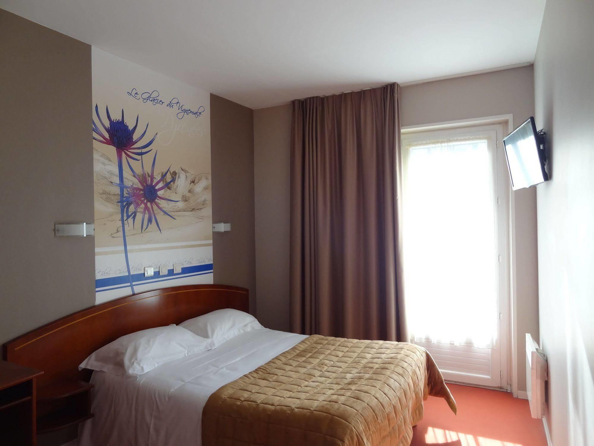 Cit'Hotel De La Marne Tarbes Buitenkant foto