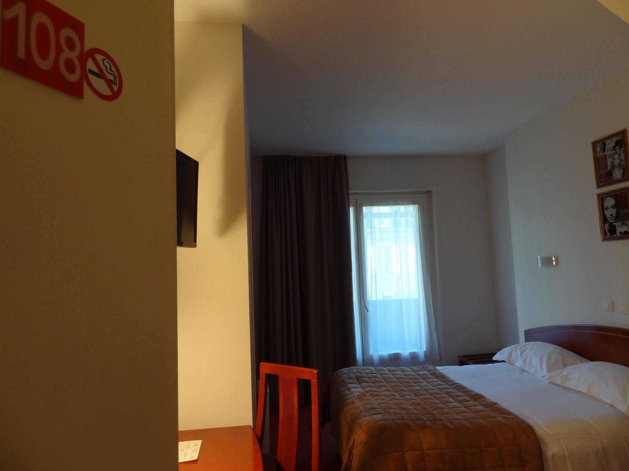 Cit'Hotel De La Marne Tarbes Buitenkant foto